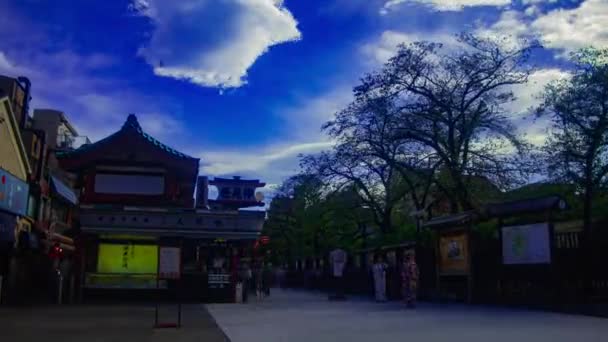 Ein Zeitraffer traditioneller Landschaft in der Nakamise Straße in Asakusa Tokyo — Stockvideo