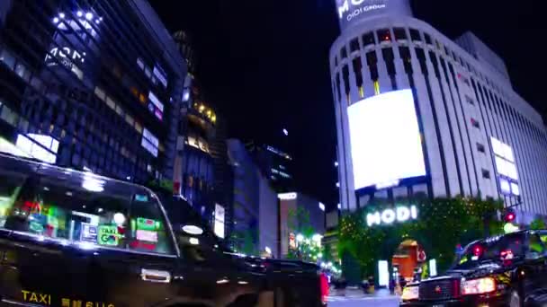 Noční čas na neonové město v Shibuya Tokyo široký záběr náklon — Stock video