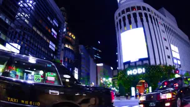 En natt timelapse av neon staden i Shibuya Tokyo bred skott — Stockvideo