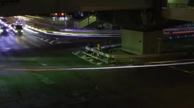 Takashimadaira Tokyo 'daki üst geçidin altındaki trafik sıkışıklığının gece vakti. Yüksek kalite 4K görüntü. Itabashi bölgesi Takashimadaira Tokyo 08.05.2025 Tokyo 'nun merkezidir.. 