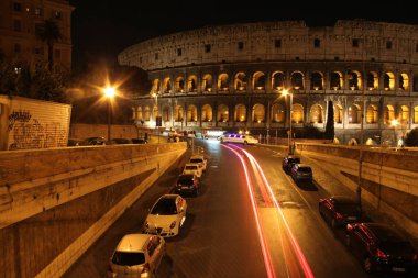 Gece kolezyum ve sokak