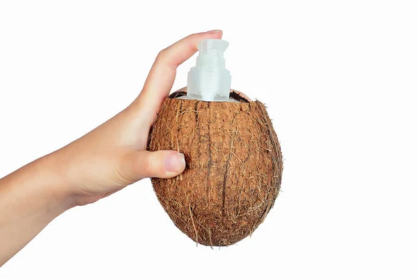 Bottiglia di olio di cocco e tappo in una mano su isolato bianco — Foto Stock