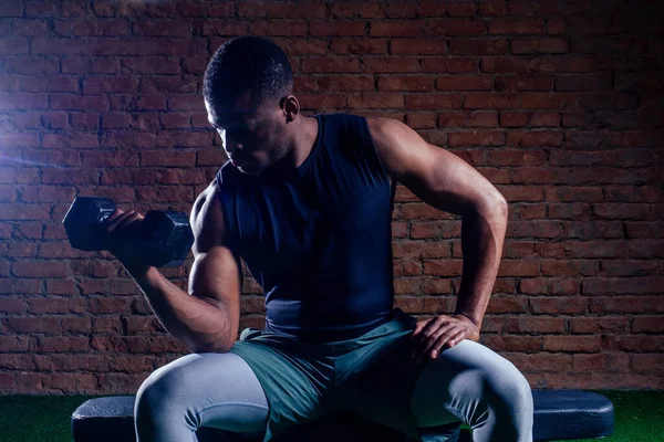 Muscular african american man extaising with dumbbell — Stok Foto