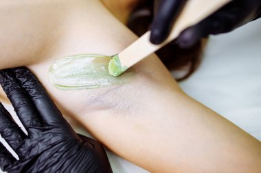 Stüdyo spa 'nın kolları için ödenmiş bölgesini kapatın.