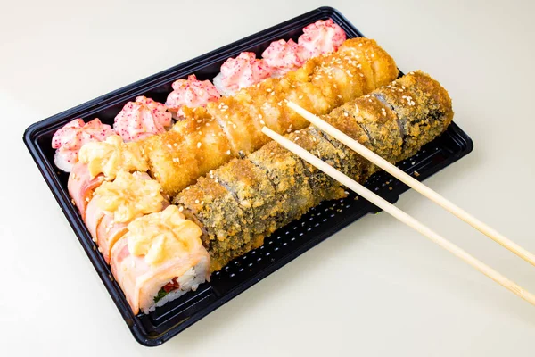 Popolare asiatico rotoli pranzo ordine a casa online — Foto Stock