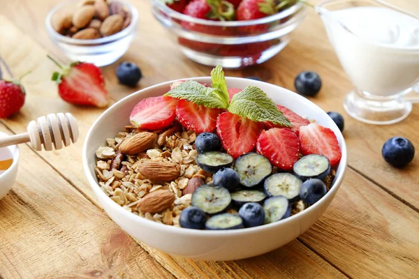 Slouží Možnost Misku Müsli Mix Ořechů Obiloviny Ovoce Bobule Řecký — Stock fotografie