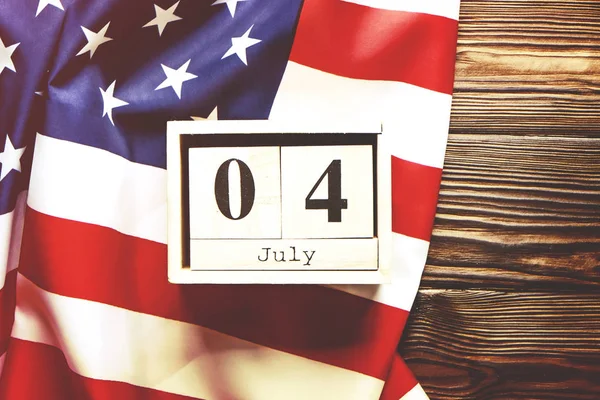 Retro Tarzı Amerikan Bayrağı Ahşap Küp Takvim Ile Temmuz Abd — Stok fotoğraf