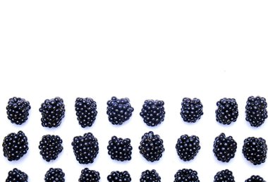 Demet taze organik blueberry çilek beyaz zemin üzerine Dikişsiz desen. Temiz kavramı yeme. Sağlıklı besleyici Vejeteryan Aperatif, pişmemiş yiyecek. Yakın çekim, kopya alanı, üstten görünüm, düz lay.