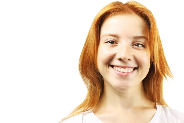 Vacker Rödhårig Ung Kvinna Med Nöjda Ansiktsuttryck Isolerad Vit Bakgrund — Stockfoto