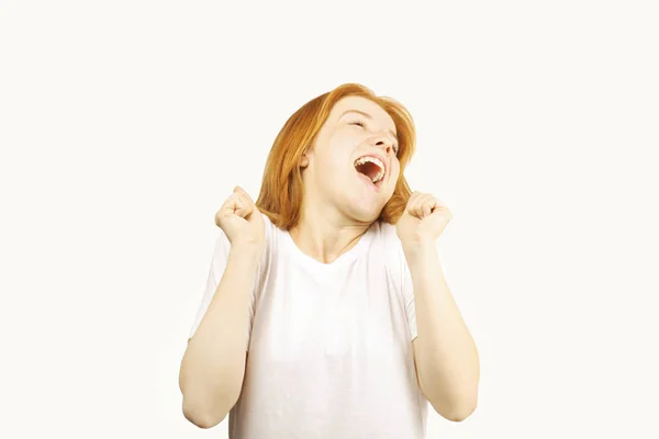 Όμορφη Redheaded Νεαρή Γυναίκα Ευτυχισμένη Χαίρε Αστεία Έκφραση Του Προσώπου — Φωτογραφία Αρχείου