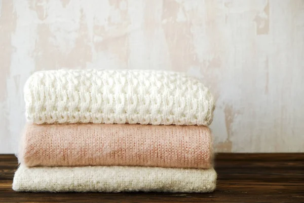 Kilka Swetry Dzianiny Ciepły Pastelowy Kolor Wzory Dziewiarskie Różnych Składany — Zdjęcie stockowe