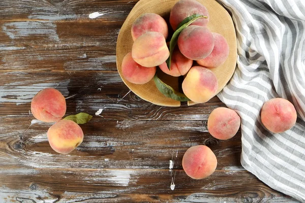 Bunch Ripe Organic Peaches Pile Brown Grunged Wood Textured Kitchen — Stock Photo, Image