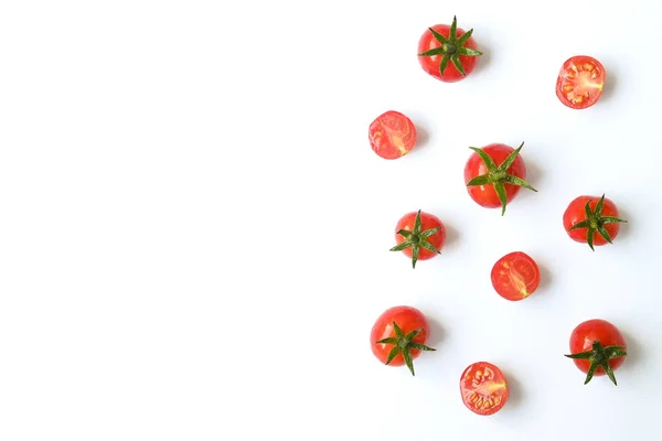 Bando Belos Tomates Cereja Vermelhos Orgânicos Suculentos Inteiros Cortados Pela — Fotografia de Stock