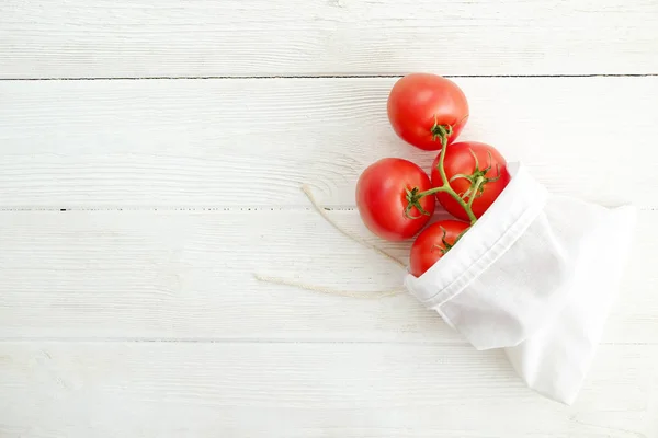 Ramo Belos Tomates Cereja Vermelho Orgânico Suculento Saco Algodão Fundo — Fotografia de Stock