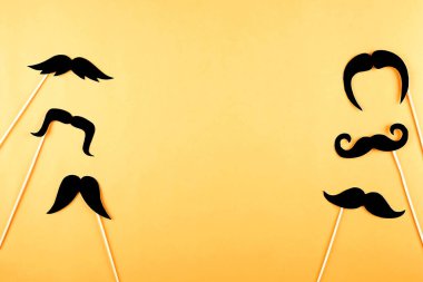 Movember kavramı. Yıllık olay içeren bıyığını büyüyen ve erkek sağlığı sorunları ve prostat kanseri bilincini artırmak için Kasım ayında sırasında sakal. Arka plan, yakın çekim, uzay, düz yatıyordu kopya