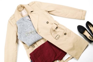 Moda blog için sonbahar giyim temel fikirler kitap vitrin bak. Eşleşen giysi öğe rahat kümesi. Gözde kitle pazarı giyim kavramı. Arka plan, uzay kopyalama, en iyi görünümü kapatın, yat.