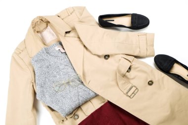 Moda blog için sonbahar giyim temel fikirler kitap vitrin bak. Eşleşen giysi öğe rahat kümesi. Gözde kitle pazarı giyim kavramı. Arka plan, uzay kopyalama, en iyi görünümü kapatın, yat.