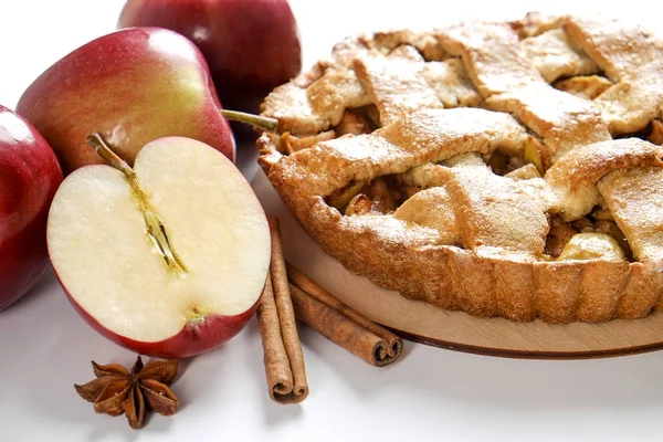 Traditionnel Américain Merci Donner Tarte Pommes Entières Coupées Deux Bâtonnets — Photo