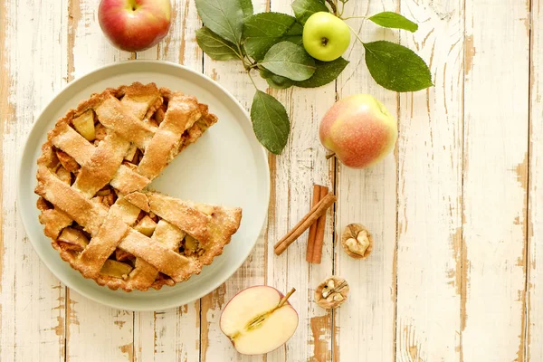 Agradecimientos Tradicionales Americanos Dar Pastel Manzanas Enteras Cortadas Mitad Palitos — Foto de Stock