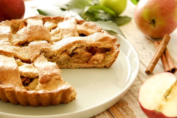 Agradecimientos Tradicionales Americanos Dar Pastel Manzanas Enteras Cortadas Mitad Palitos — Foto de Stock