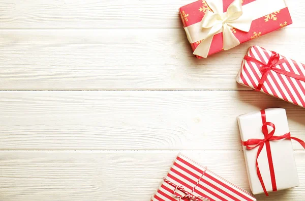 Noel Wrappend Kırmızı Beyaz Kağıt Baker Sicim Dize Ipek Yay — Stok fotoğraf
