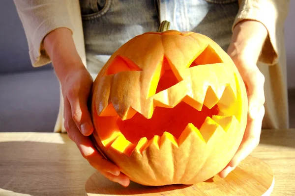 Close Young Woman Carving Jack Lattern Ripe Orange Pumpkin Knife — Stock Photo, Image