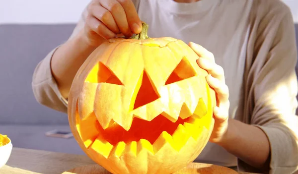 Close Young Woman Carving Jack Lattern Ripe Orange Pumpkin Knife — Stock Photo, Image