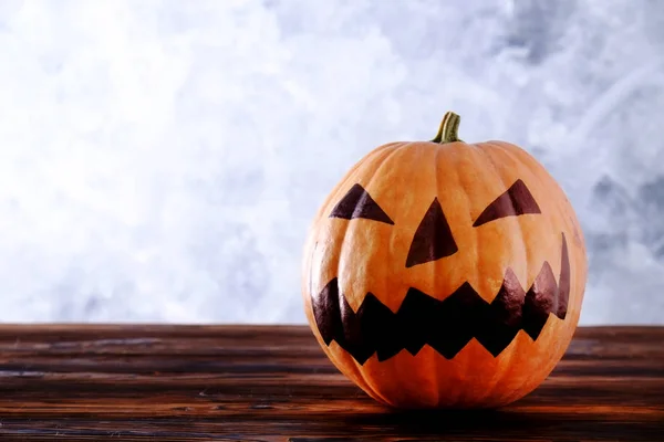 Calabaza Tallada Espeluznante Divertida Jack Lantern Sobre Mesa Madera Fondo — Foto de Stock