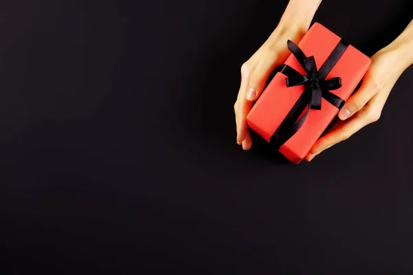 Bella Composizione Minimalista Multiuso Con Confezione Regalo Avvolta Legata Con — Foto Stock