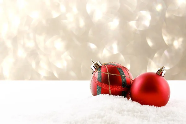 Composición Festiva Minimalista Con Coloridas Bolas Navidad Mate Elegante Hermosa —  Fotos de Stock