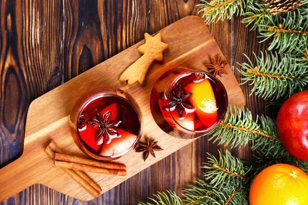 Composição Natal Com Vinho Quente Com Seus Ingredientes Especiarias Mesa — Fotografia de Stock