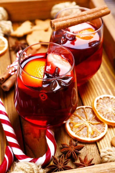 Composição Natal Com Vinho Quente Com Seus Ingredientes Especiarias Mesa — Fotografia de Stock