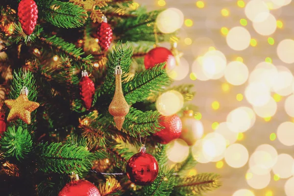 Árbol Navidad Decorado Con Suaves Luces Amarillas Con Fondo Efecto —  Fotos de Stock