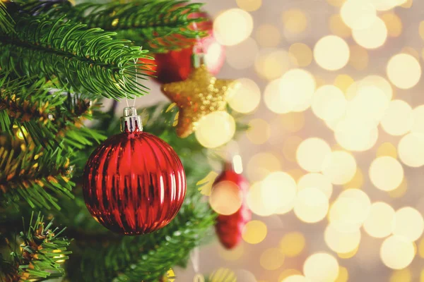 Árbol Navidad Decorado Con Suaves Luces Amarillas Con Fondo Efecto — Foto de Stock