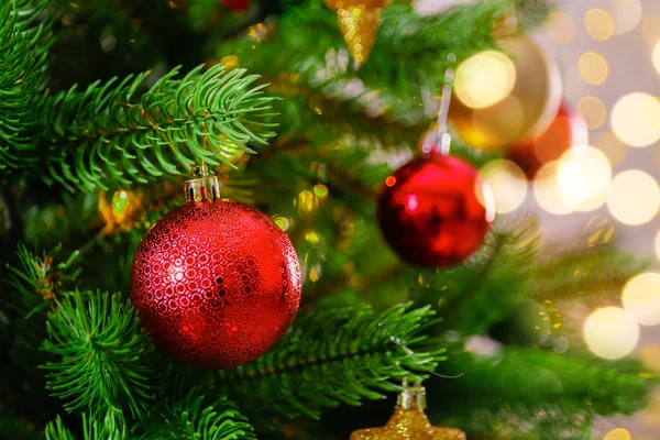 Árbol Navidad Decorado Con Suaves Luces Amarillas Con Fondo Efecto — Foto de Stock