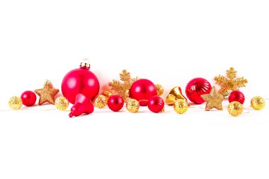 Renkli mat Noel topları ile minimalist şenlikli kompozisyon. Süslü güzel dekorasyon yılbaşı çam ağacı için. Arka plan, uzay kopyalayın, yakın çekim, görünüm ön.