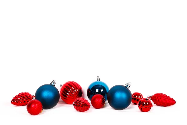 Minimalistische Feestelijke Samenstelling Met Kleurrijke Mat Kerstballen Fancy Mooie Decoratie — Stockfoto