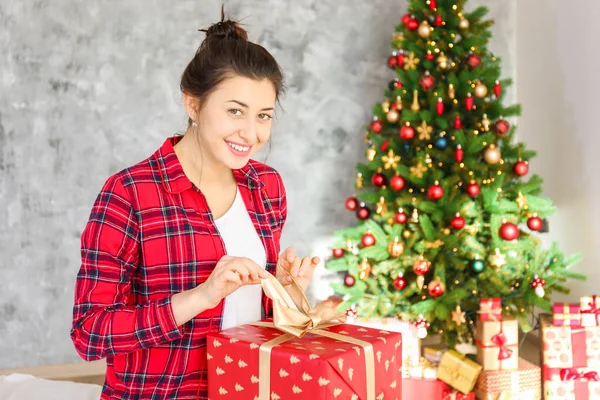 Young Beautiful Brunette Woman Plaid Checkered Pajamas Decorated Bedroom Interior — Stock Photo, Image