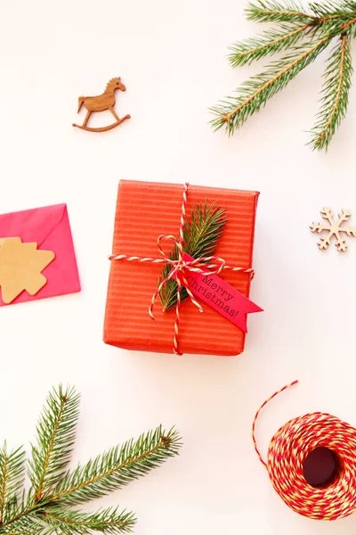 Weihnachtsstimmung Layoutkomposition Mit Traditionellen Festlichen Attributen Geschenken Und Anderen Dekorationen — Stockfoto