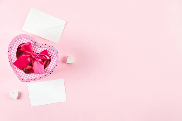 Glücklicher Valentinstag Nahaufnahme Komposition Mit Geschenken Buntem Papier Eingewickelt Und — Stockfoto