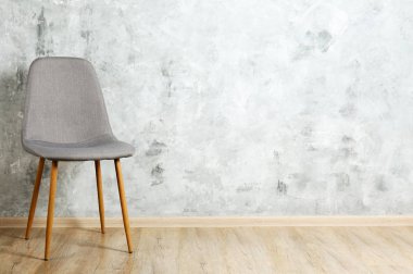 Empy loft tarzı sandalye boş duvar arka plan zekâ kopya alanı metin için bir sürü üzerinde. Kullanılabilir iş konum, röportaj ve müzakerelerin kavramı.