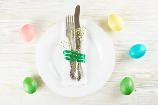 Easter table setting concept with a lot of copy space. — Stock Photo, Image