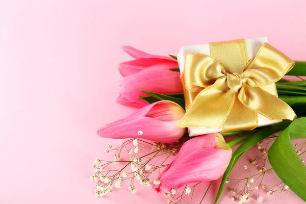 봄 기분 개념입니다. 텍스트 복사 공간을 많이 가진 핑크 꽃 배열. — 스톡 사진