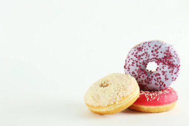 Canlı renkler parlak sır çörek ile en az kompozisyon.