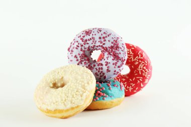 Canlı renkler parlak sır çörek ile en az kompozisyon.