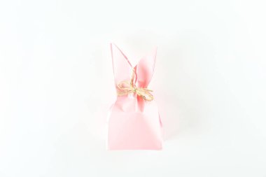 Sembolik tatil aksesuarları ile Paskalya temalı arka plan.