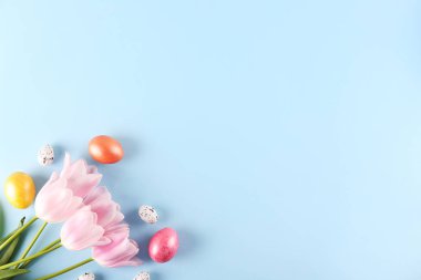 Paskalya tatili arka plan, geleneksel dekor ile üst görünüm kompozisyon.