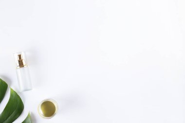 Anti-aging krem ve cilt bakımı konsepti.