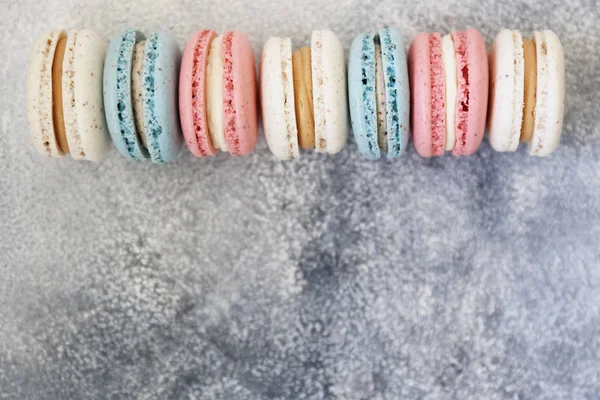 Hermosa composición con coloridas galletas de macarrones . —  Fotos de Stock