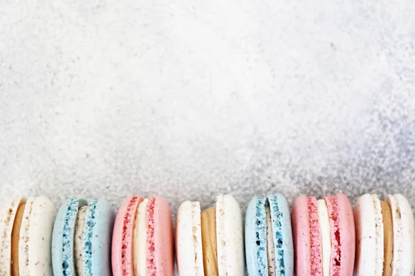 Hermosa composición con coloridas galletas de macarrones . —  Fotos de Stock
